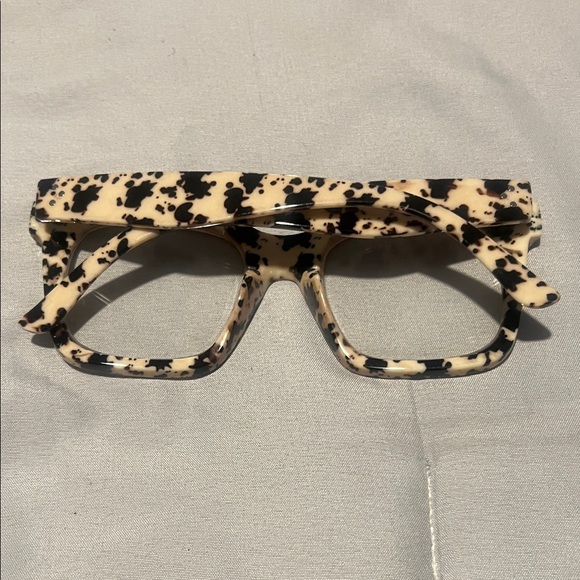 Stylish Tortoiseshell Sunglasses - Picture 4 of 10